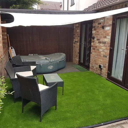 1, The Mews Villa ดาร์บี ภายนอก รูปภาพ